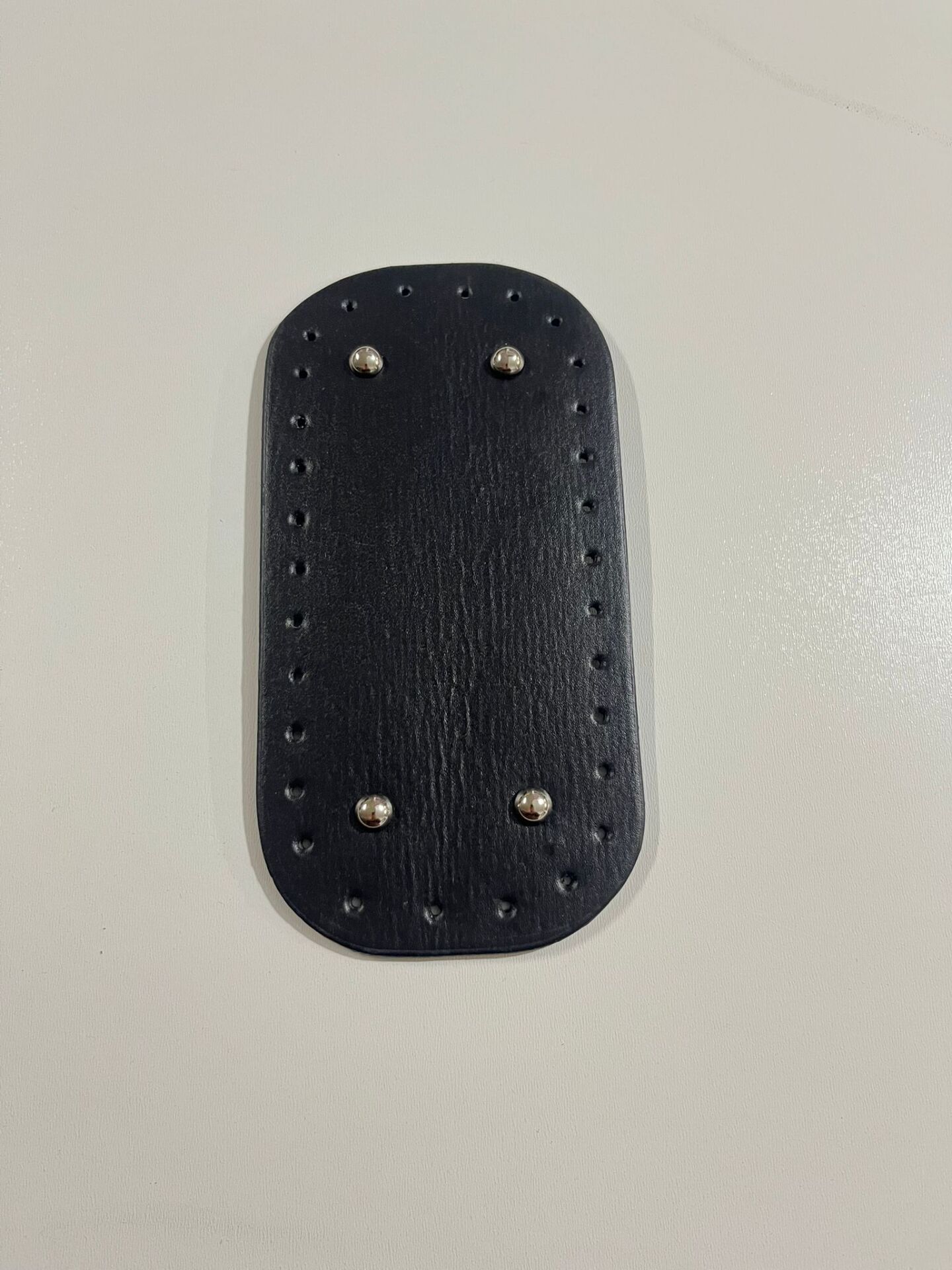 Rivetli Deri Çanta Tabanı 10x20cm Siyah
